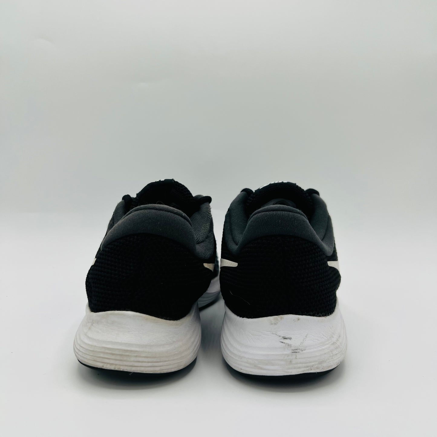 Nike Revolution 4