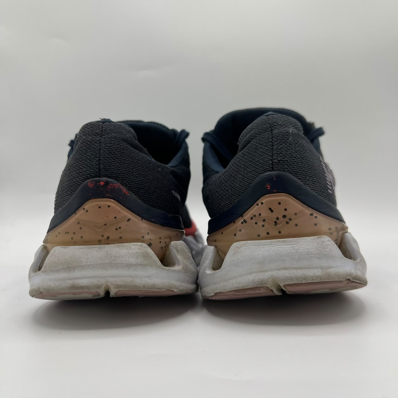 Hoka One One Elvon