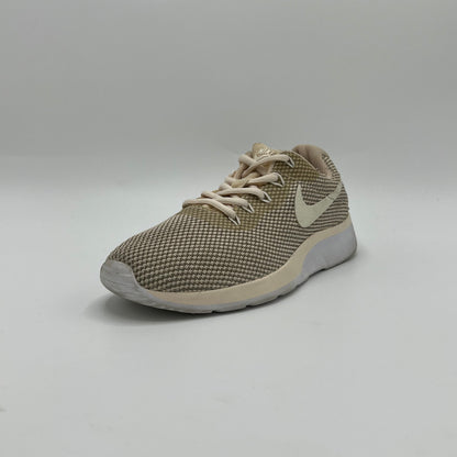 Nike Tanjun