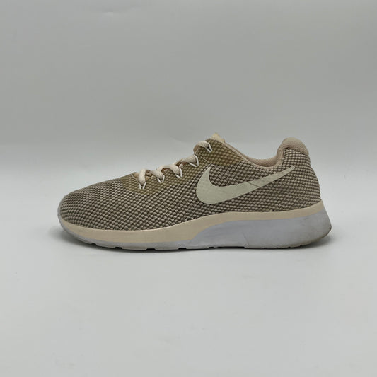 Nike Tanjun