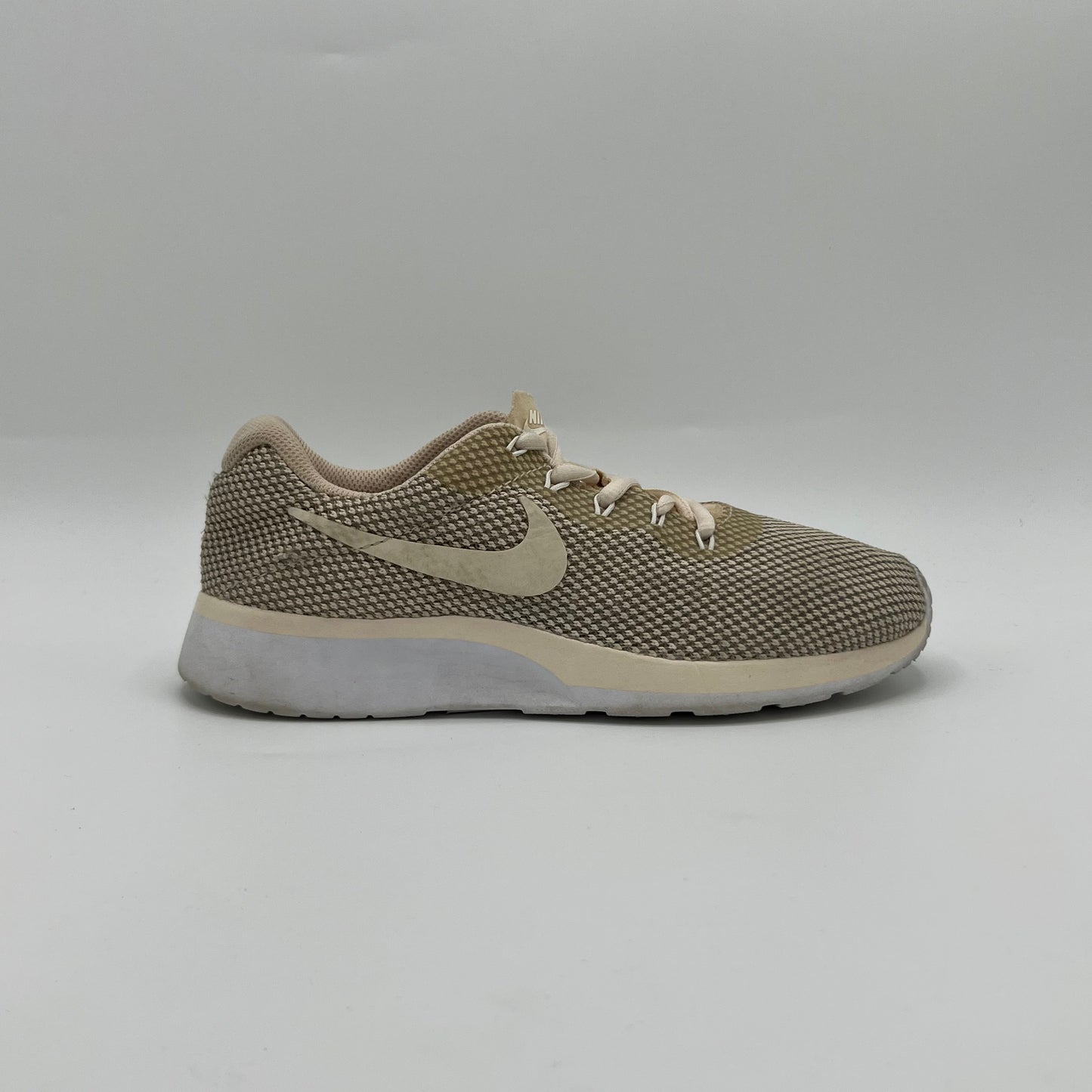 Nike Tanjun