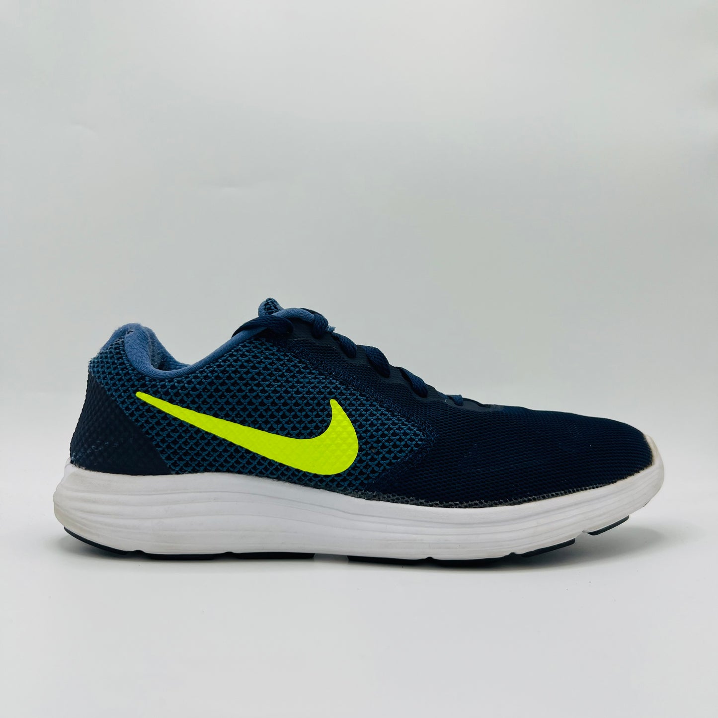 Nike Revolution 3