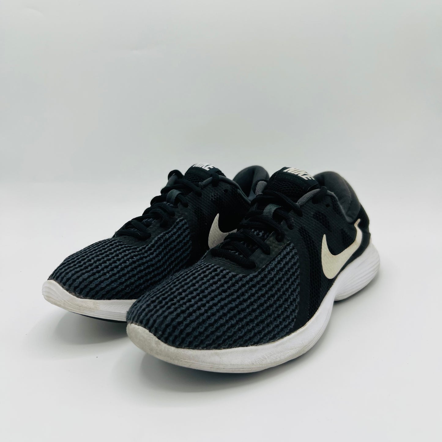 Nike Revolution 4