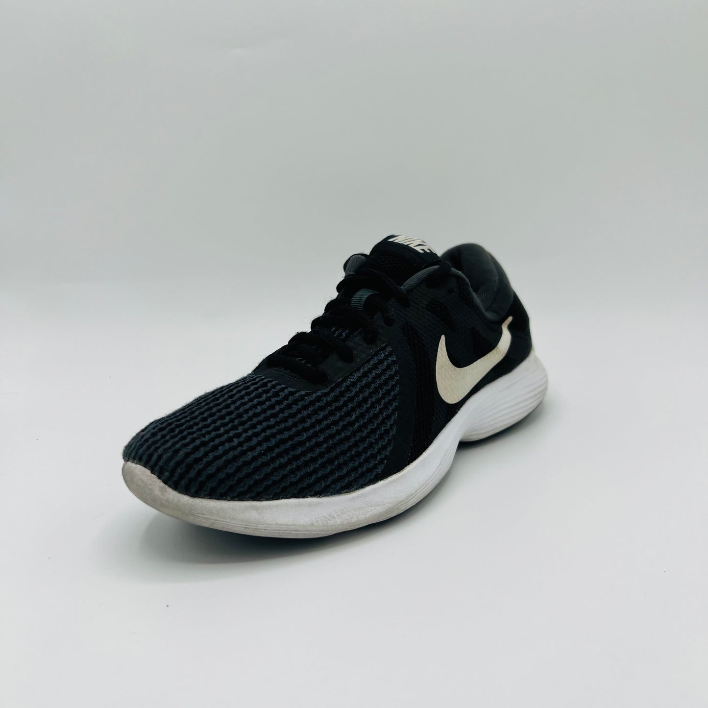Nike Revolution 4