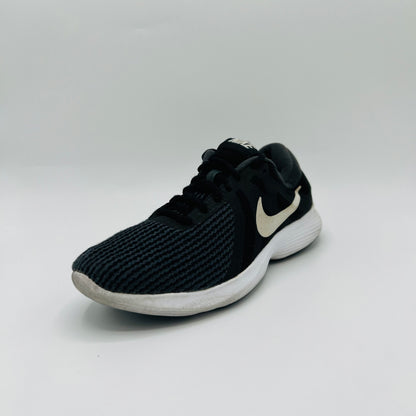 Nike Revolution 4
