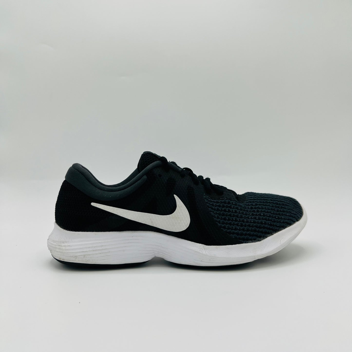 Nike Revolution 4